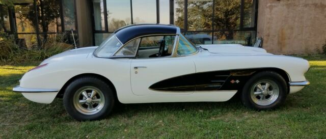 Chevrolet Corvette 1959 image number 30