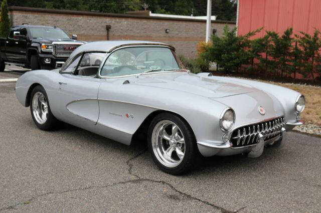 Chevrolet Corvette 1957 image number 1