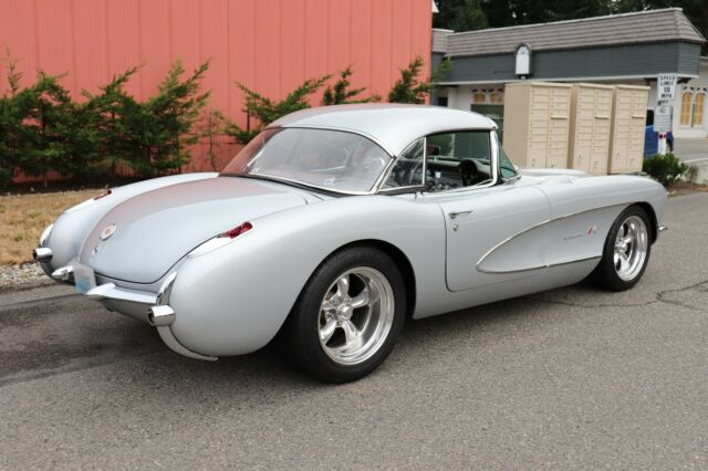 Chevrolet Corvette 1957 image number 29