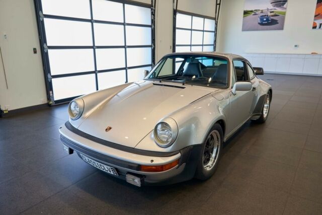 Porsche 911 1979 image number 2