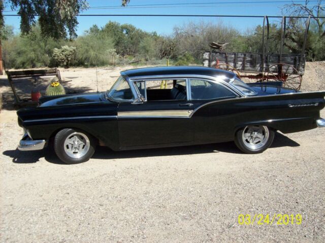 Ford Fairlane 1957 image number 0