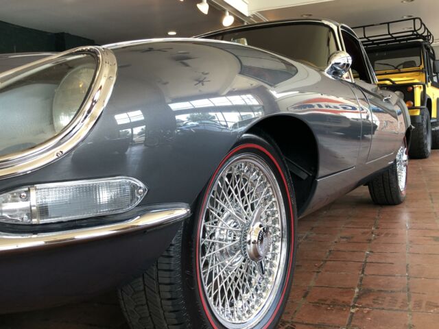 Jaguar E-Type 1962 image number 10