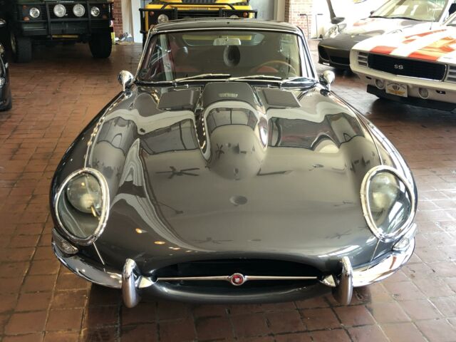 Jaguar E-Type 1962 image number 24