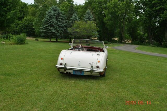 Austin Healey BT-7 1960 image number 15