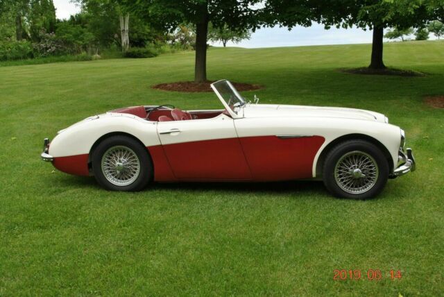 Austin Healey BT-7 1960 image number 17