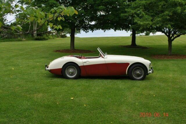 Austin Healey BT-7 1960 image number 18