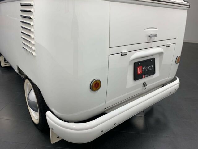 Volkswagen Bus/Vanagon 1960 image number 11