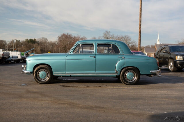 Mercedes-Benz 220S 1959 image number 1