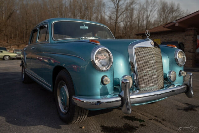 Mercedes-Benz 220S 1959 image number 19