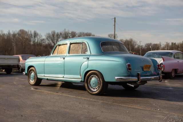 Mercedes-Benz 220S 1959 image number 2