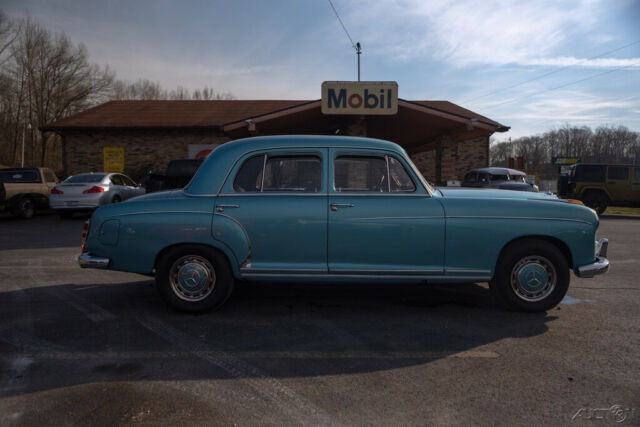 Mercedes-Benz 220S 1959 image number 5