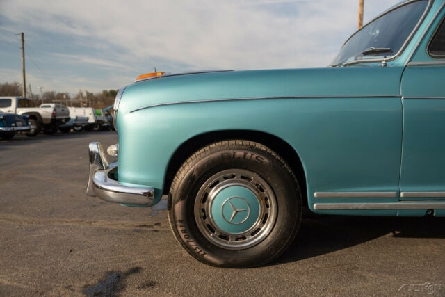 Mercedes-Benz 220S 1959 image number 8