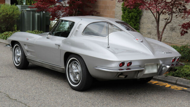 Chevrolet Corvette 1963 image number 29