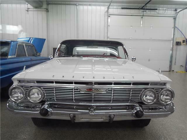 Chevrolet Impala 1961 image number 26