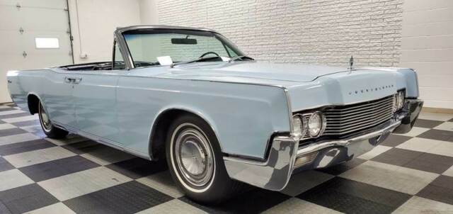 Lincoln Continental 1967 image number 13