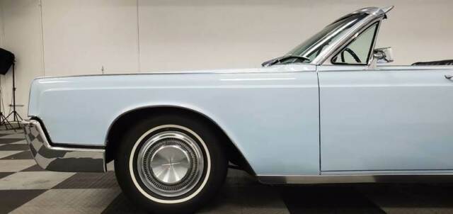 Lincoln Continental 1967 image number 28