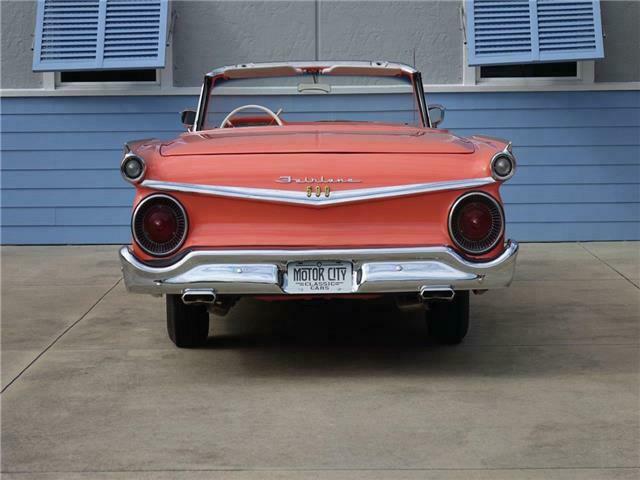 Ford Fairlane 500 Skyliner 1959 image number 3