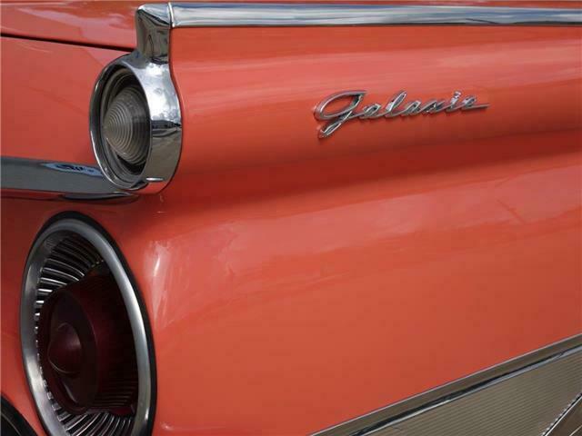 Ford Fairlane 500 Skyliner 1959 image number 9