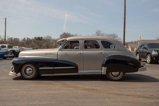 Pontiac Silver Streak 1948 image number 1