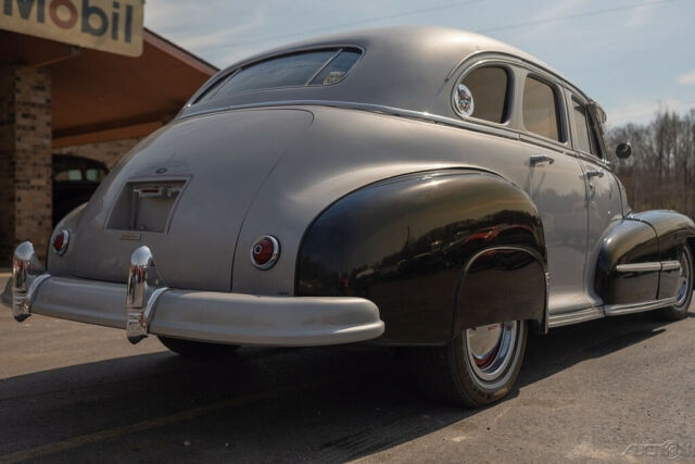 Pontiac Silver Streak 1948 image number 12