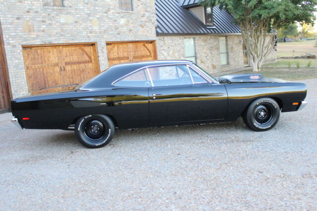 Plymouth Road Runner 1969 image number 8