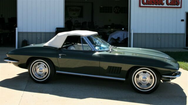 Chevrolet Corvette 1967 image number 28