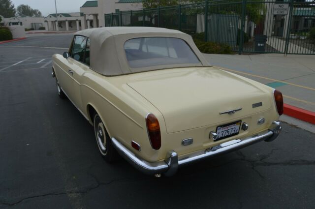 Rolls-Royce Corniche 1971 image number 12