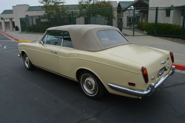 Rolls-Royce Corniche 1971 image number 13