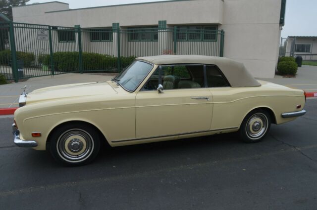 Rolls-Royce Corniche 1971 image number 15