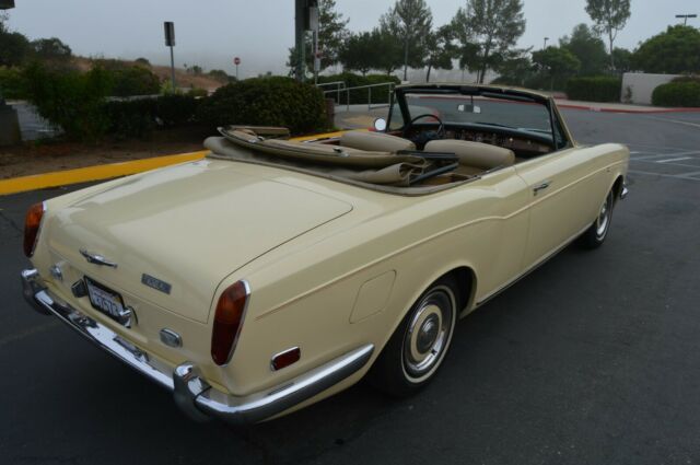 Rolls-Royce Corniche 1971 image number 18