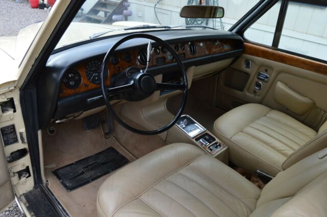 Rolls-Royce Corniche 1971 image number 20