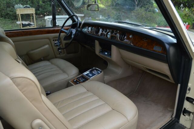 Rolls-Royce Corniche 1971 image number 21