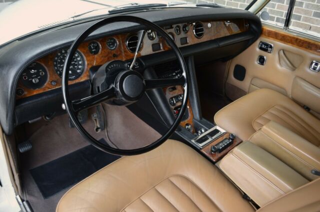 Rolls-Royce Silver Shadow 1975 image number 36