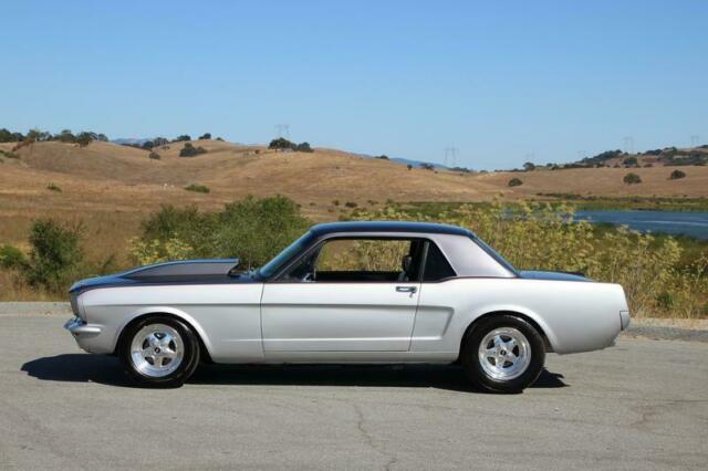 Ford Mustang 1965 image number 2