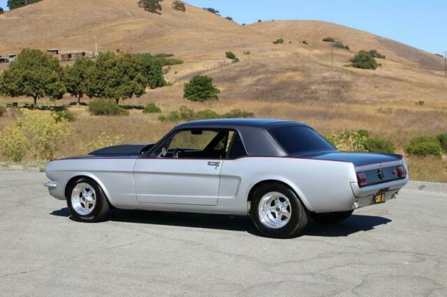 Ford Mustang 1965 image number 24