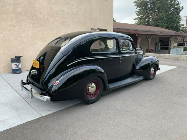 Ford Tudor 1940 image number 26