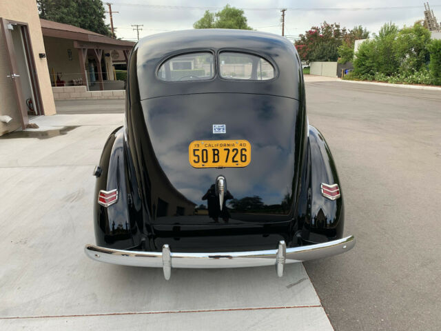 Ford Tudor 1940 image number 30