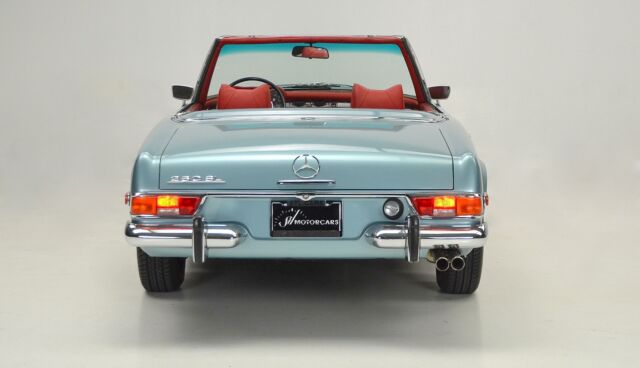 Mercedes-Benz S-Class 1970 image number 16