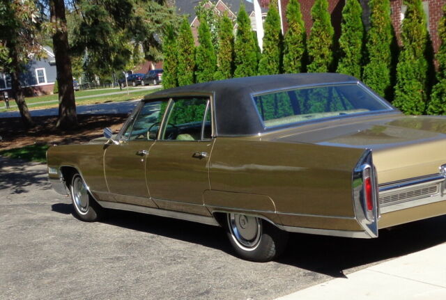 Cadillac Fleetwood 1966 image number 29