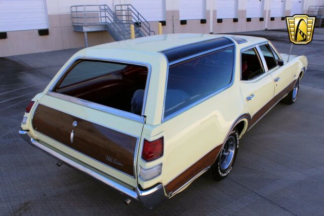 Oldsmobile Vista Cruiser 1969 image number 38