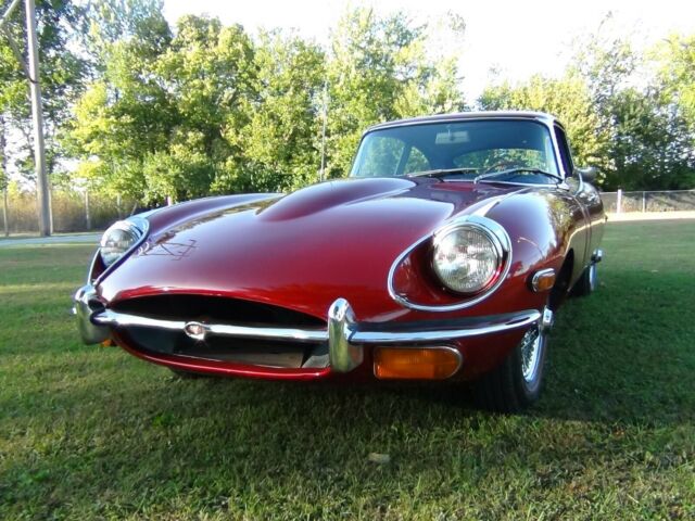 Jaguar E-Type 1970 image number 1