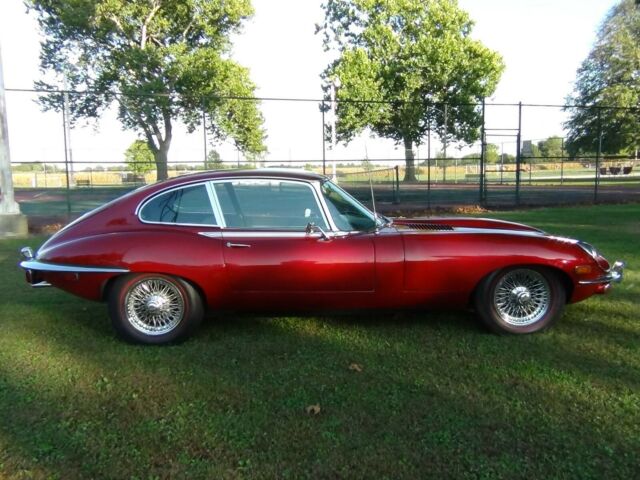 Jaguar E-Type 1970 image number 11