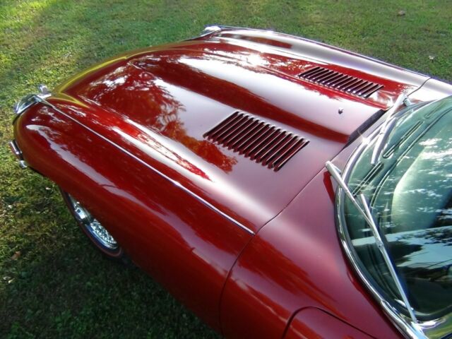 Jaguar E-Type 1970 image number 16