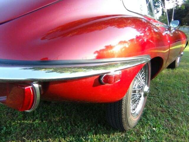 Jaguar E-Type 1970 image number 21