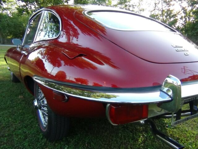 Jaguar E-Type 1970 image number 22