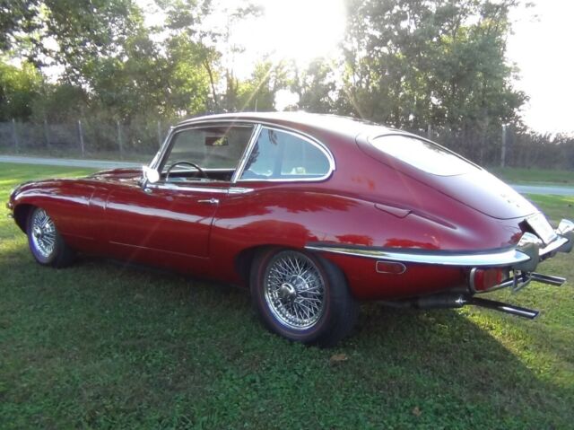 Jaguar E-Type 1970 image number 29