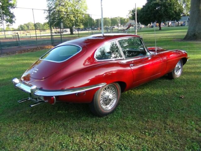 Jaguar E-Type 1970 image number 33