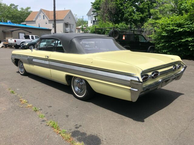 Oldsmobile Starfire 1962 image number 21