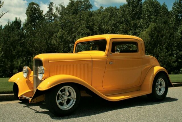 Ford 3 Window Coupe 1932 image number 0