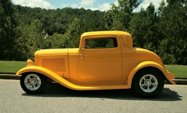 Ford 3 Window Coupe 1932 image number 1